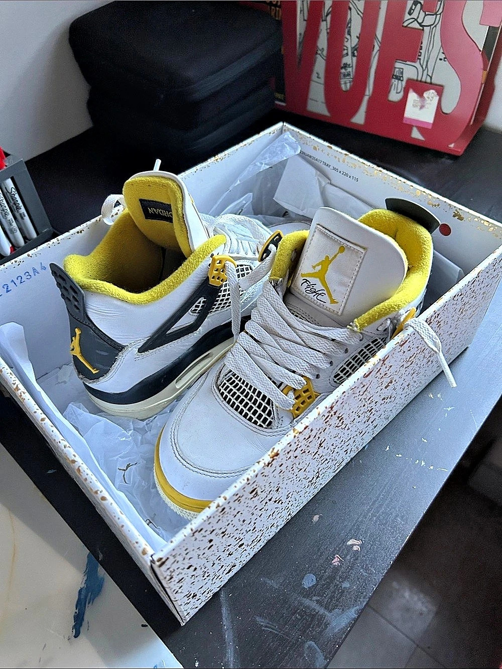 Jordan Air Jordan 4 Retro 'Vivid Sulfur' Sneakers White & Yellow US 6.5